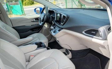 Chrysler Pacifica II 3.6 V6 Hybrid 264KM 2021 Chrysler Pacifica Chrysler Pacifica 3.6 eHybrid 264KM 3.6 Hybryda 264KM, zdjęcie 10