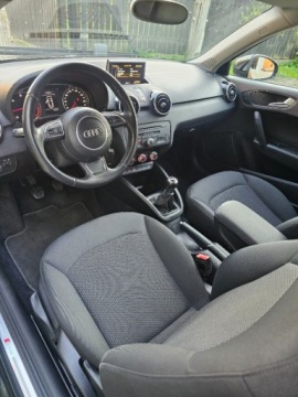 Audi A1 I Hatchback 3d 1.6 TDI 90KM 2014 Audi A1 3-drzwiowe S-LINE ASO navi grz. fotele klima ALU 17 2xkola g, zdjęcie 9