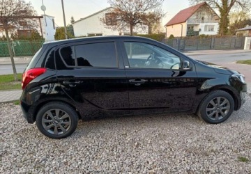 Hyundai i20 I Hatchback 5d Facelifting 1.4 CVVT 100KM 2014 Hyundai i20 2014 1.4 Benzyna 100KM Automatyczna skrzynia biegów, zdjęcie 9