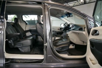 Chrysler Pacifica II 3.6 V6 291KM 2018 Chrysler Pacifica Touring L 3.6L V6 291KM MenuPL StowN Go Kamera 7os. LED, zdjęcie 8