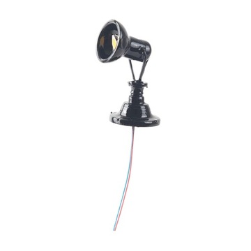 Lampy uliczne z krajobrazem pociągu w skali 1