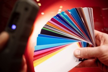 НЕО ВЫБОР ЦВЕТА ЛАМПА 2в1 + ЗАРЯДНАЯ СТАНЦИЯ 390LM ДЛЯ ХУДОЖНИКОВ