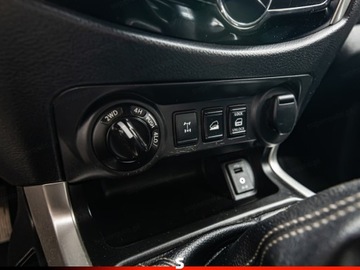 Nissan Navara IV Double Cab 2.3 190KM 2018 NISSAN Navara 2.3 dCi Tekna Pickup 190KM 2018, zdjęcie 18