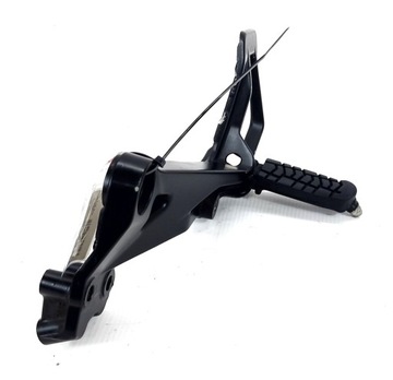 KTM RC 390 15- Уставьте переднюю левую подставку для ног