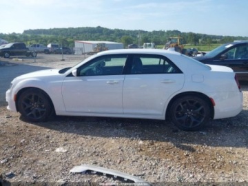Chrysler 300C II 2021 Chrysler 300 Touring L 2021 3.6l 3.6 Benzyna 292KM, zdjęcie 2