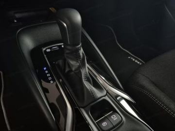 Toyota Corolla XII Sedan Facelifting 1.8 Hybrid 140KM 2025 Od ręki - Style 1.8 Hybrid 140KM | Podgrzewane fotele!, zdjęcie 9