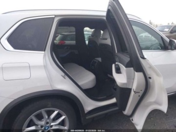 BMW X5 G05 2023 BMW X5 Phev xDrive45e 2023 3.0 Hybryda 282KM, zdjęcie 12