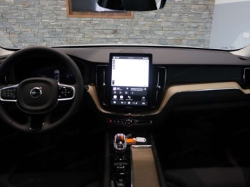 Volvo XC60 II Crossover Plug-in Facelifting 2025 2.0 T8 Plug-in hybrid 455KM 2026 VOLVO XC60 T8 Plug-In Hybrid AWD Ultra Dark Suv 2.0 (455KM) 2026, zdjęcie 11