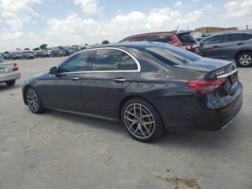 Mercedes Klasa E W213 2021 Mercedes-Benz Klasa E 2021, 2,0L, po gradobiciu 2.0 Benzyna 255KM, zdjęcie 4