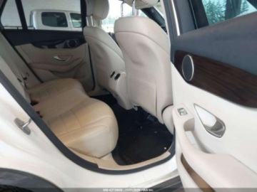 Mercedes GLC C253 2018 Mercedes-Benz GLC 300 4Matic 2018 2.0L 2.0 Benzyna 241KM, zdjęcie 13