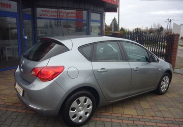Opel Astra J Hatchback 5d Facelifting 1.6 Twinport ECOTEC 115KM 2014 Opel Astra Opel Astra J Salon PL - seriws 1.6 Benzyna 116KM, zdjęcie 5