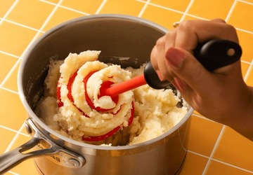 Толкатель для картофеля Smood Lite Dreamfarm, черный