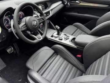 Alfa Romeo Stelvio SUV Facelifting 2023 2.0 GME Turbo 280KM 2025 2.0 Turbo Veloce Q4 (280 KM) Dach przeszklony, rozsuwany elektrycznie, zdjęcie 5