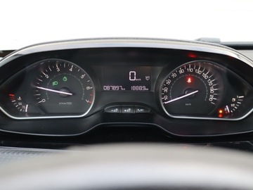 Peugeot 2008 I SUV Facelifting 1.2 PureTech 130KM 2017 Peugeot 2008 1.2 PureTech, Salon Polska, zdjęcie 10