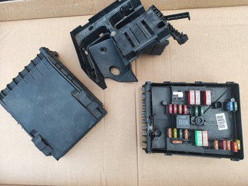 VW AUDI SKODA SEAT SKRZYNKA BEZPIECZNIKÓW 1K0937629A