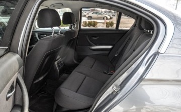 BMW Seria 3 E90-91-92-93 Limuzyna E90 318d 143KM 2009 BMW Seria 3 2,0d 2009 r. Lift iDrive 2.0 Diesel 143KM, zdjęcie 7