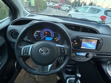 Toyota Yaris III Hatchback 5d Facelifting Hybrid 100KM 2016 Toyota Yaris hybrid-2-osobowy-Homol. ciężarowy-Automatic, zdjęcie 13