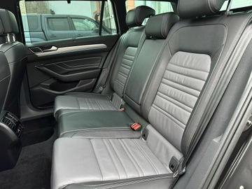 Volkswagen Passat B8 Variant Facelifting 2.0 TDI SCR 150KM 2023 Volkswagen Passat R-Line*DSG*Full Led*Panorama*, zdjęcie 24