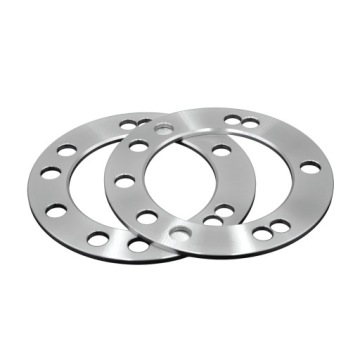 2 x průchozí hliníkové distanční prvky 5x139,7 a 6x139,7 gr. 5 mm