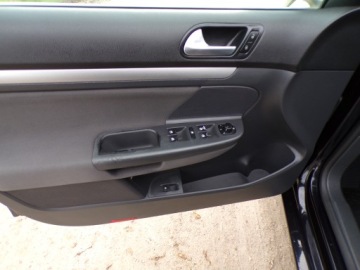 Volkswagen Jetta V 1.6 FSI 115KM 2006 VOLKSWAGEN JETTA 1.6 BENZ ZAMIANA Z NIEMIEC, zdjęcie 12