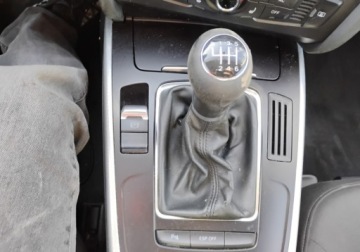 Audi A4 B8 Limousine 2.0 TDi 140KM 2009 Audi A4 Avant 2009 2.0 TDI. Uszkodzony lewy przod. 2.0 Diesel 140KM, zdjęcie 14