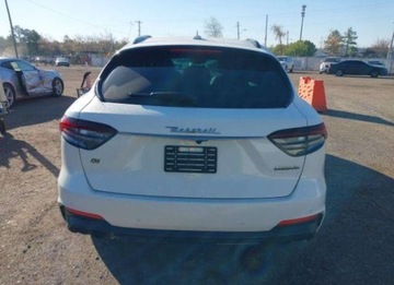 Maserati Levante 2021 Maserati Levante 2021, 3.0L, 4x4, od ubezpieczalni 3.0 Benzyna 345KM, zdjęcie 3