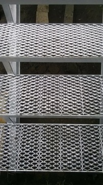 Ступени металлические, оцинкованные, противоскользящая решетка 80х25см.