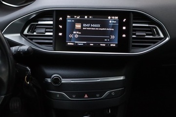 Peugeot 308 II Hatchback Facelifting 1.2 PureTech 130KM 2018 Peugeot 308 1.2 PureTech, Salon Polska, Klima, zdjęcie 12