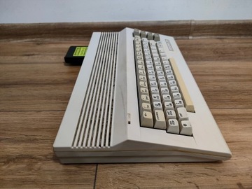 Компьютер Commodore 64 + картридж