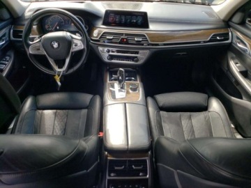 BMW Seria 7 G11-G12 2016 BMW Seria 7 750XI 2016 4.4l 4.4 Benzyna 445KM, zdjęcie 8