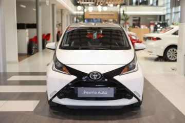 Toyota Aygo II Hatchback 5d 1.0 VVT-i 69KM 2017 Toyota Aygo 1.0 VVT-i X-play Benzyna 69KM, zdjęcie 1