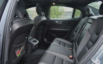 Volvo S60 III Sedan 2.0 T6 310KM 2019 Volvo S60 GWARANCJA, R-Design, T6 320KM, 4x4, Automat, Swietnie utrzymany, zdjęcie 5