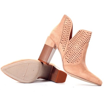 ЭЛЕГАНТНЫЕ ЖЕНСКИЕ БОТИЛЬОНЫ С ЦВЕТНЫМ КРАСКОМ