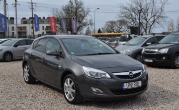 Opel Astra J Hatchback 5d 1.4 Turbo ECOTEC 140KM 2012 Opel Astra 1.4 Benzyna Tempomat Cz. parkowania Klimatyzacja 1.4 Benzyna, zdjęcie 3