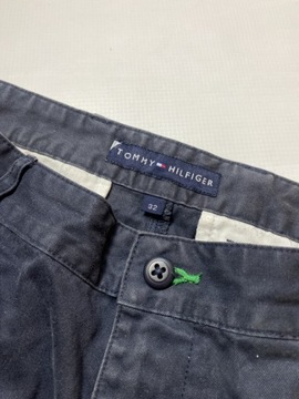 Tommy Hilfiger GRANATOWE SPODENKI KIESZENIE W 32