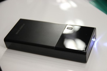 Мощный черный аккумулятор Powerbank 50000 мАч, 3xUSB, ЖК-фонарик