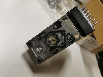 Электромагнитный клапан Sauer Danfoss PVEH32 157B4016 12В