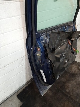 CHRYSLER GRAND VOYAGER 03R DVEŘE LEVÝ PŘEDNÍ PB7