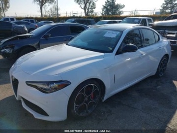 Alfa Romeo Giulia II Sedan Facelifting 2.0 Turbo 280KM 2022 Alfa Romeo Giulia 2022r, Veloce, TI, 2.0L 2.0 Benzyna 280KM, zdjęcie 1