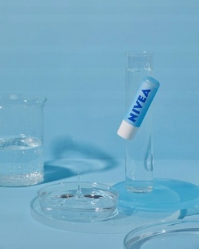 ЗАЩИТНАЯ ГУБНАЯ ПОМАДА NIVEA HYDRO CARE SPF15