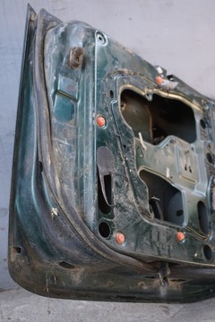 NISSAN PATROL VÍKO KUFRU DVEŘE ZADNÍ KUFRU LEVÝ Z SKLO (OKNO) GR Y61 97-03R