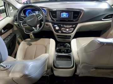 Chrysler Pacifica II 3.6 V6 291KM 2017 Chrysler Pacifica 2017r., Touring L, 3.6L, od ubezpieczalni 3.6 Benzyna, zdjęcie 6