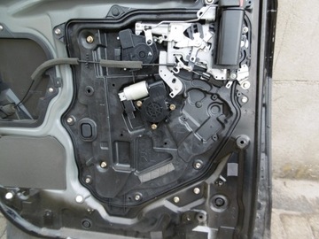 MAZDA 5 2005/2010R - ZVEDÁK OKNO ZADNÍ LEVÝ