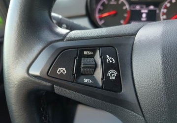Opel Corsa E Hatchback 3d 1.4 Twinport 90KM 2016 Opel Corsa 1.4 90KM Salon PL Vat marza Klimatyzacja Tempomat 1.4 Benzyna, zdjęcie 17