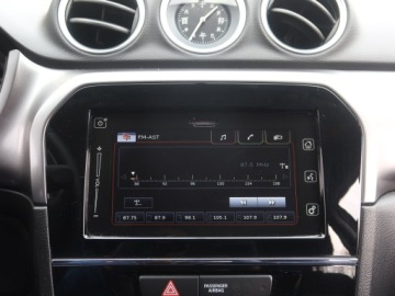 Suzuki Vitara III SUV Facelifting 1.0 BoosterJet 111KM 2019 Suzuki Vitara 1.0 BoosterJet, Salon Polska, zdjęcie 11