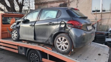 Peugeot 208 I Hatchback 5d Facelifting 1.2 PureTech 82KM 2017 PEUGEOT 208 1.2 82 KM, zdjęcie 4