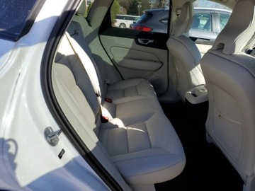 Volvo XC60 II 2024 Volvo XC 60 Plus, 2024r., 4x4, 2.0L 2.0 Benzyna 247KM, zdjęcie 9