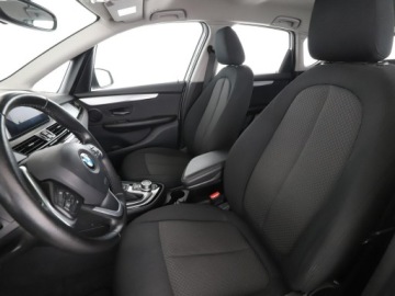 BMW Seria 2 F22-F23-F45-F46 Active Tourer Facelifting 225xe 224KM 2019 BMW 225 PHEV full LEd automat navi klima auto, zdjęcie 12