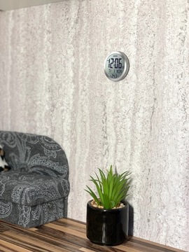 Миниатюрные электронные часы для кукольного домика.