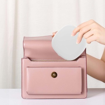 Компактное складное зеркало для макияжа с 5-кратным увеличением и светодиодной подсветкой.